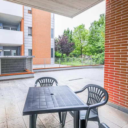 La Rocca Home, Bilocale Con Giardino A アパート *