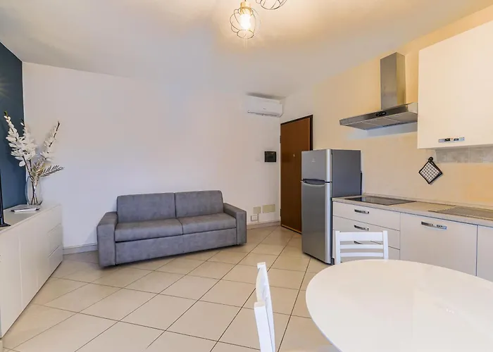 La Rocca Home, Bilocale Con Giardino A